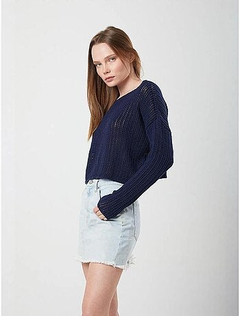 Top in maglia crop con scollo a barca e lavorazione traforata mixray