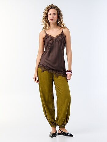 Top in raso asimmetrico con pizzo