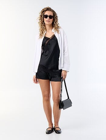Top in raso asimmetrico con pizzo