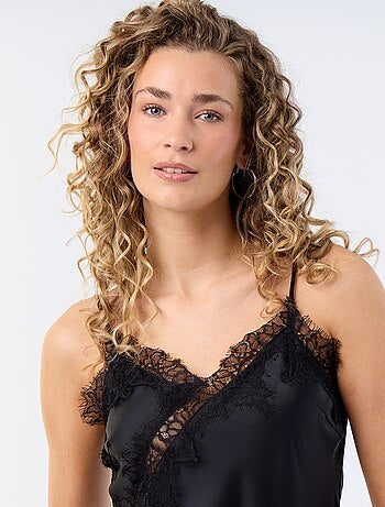 Top in raso asimmetrico con pizzo