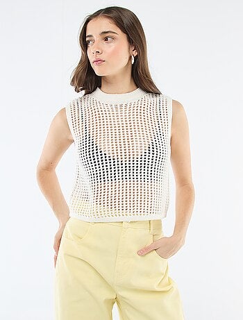 Top smanicato all'uncinetto