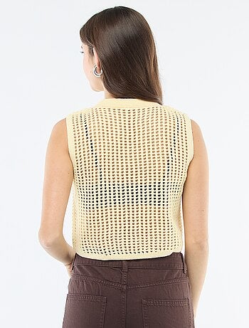 Top smanicato all'uncinetto