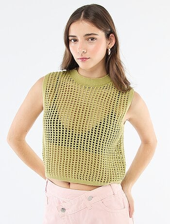 Top smanicato all'uncinetto
