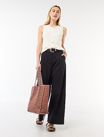 Top smanicato con bottoni dorati