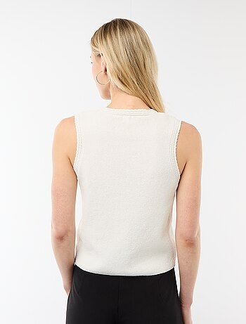 Top smanicato con bottoni dorati