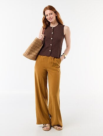 Top smanicato con bottoni dorati