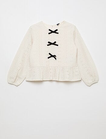 Top traforato con fiocchi decorativi