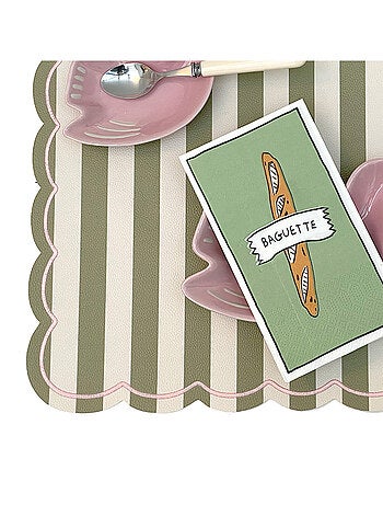 Tovaglietta rettangolare a righe con bordi ondulati