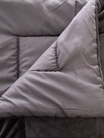 Trapunta in velluto con nappe