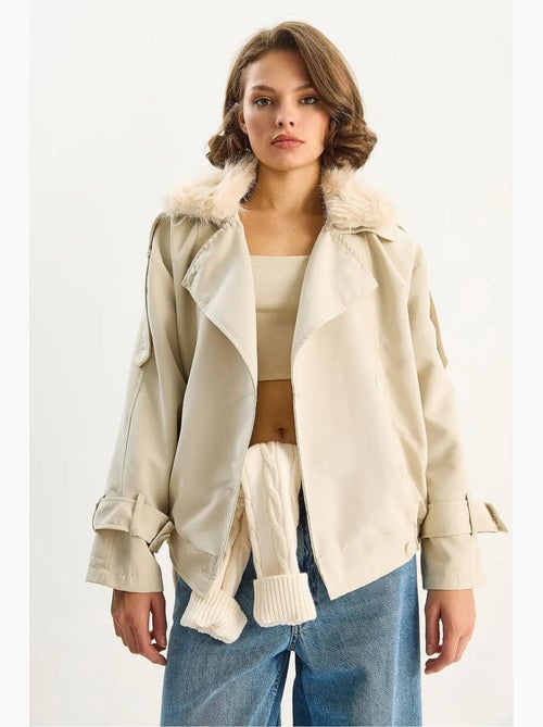 Trench coat con colletto in pelliccia sintetica lucci - Kiabi Trench coat con colletto in pelliccia sintetica lucci - Kiabi