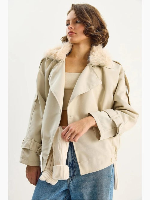 Trench coat con colletto in pelliccia sintetica lucci - Kiabi Trench coat con colletto in pelliccia sintetica lucci - Kiabi