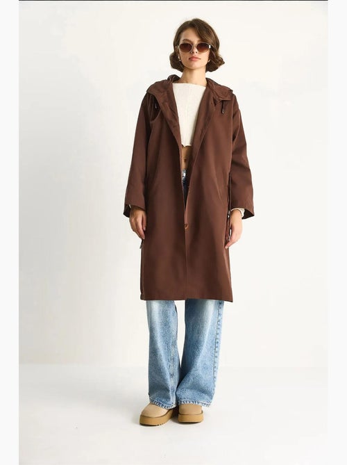Trench coat midi oversize con collo a scialle lucci - Kiabi Trench coat midi oversize con collo a scialle lucci - Kiabi