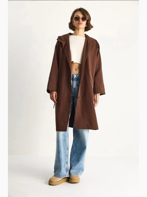 Trench coat midi oversize con collo a scialle lucci - Kiabi Trench coat midi oversize con collo a scialle lucci - Kiabi