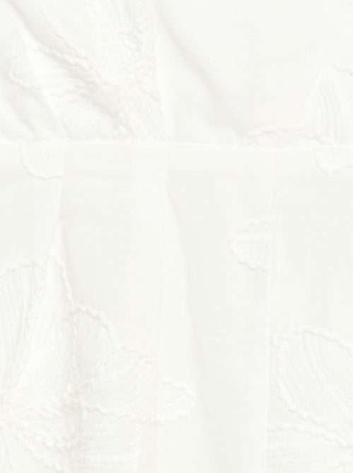 Tuta corta con grandi fiori ricamati - Kiabi