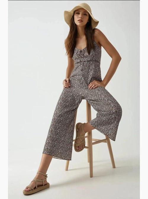 Tuta jumpsuit in maglia floreale a gamba larga con scollo a v hiccup - Kiabi