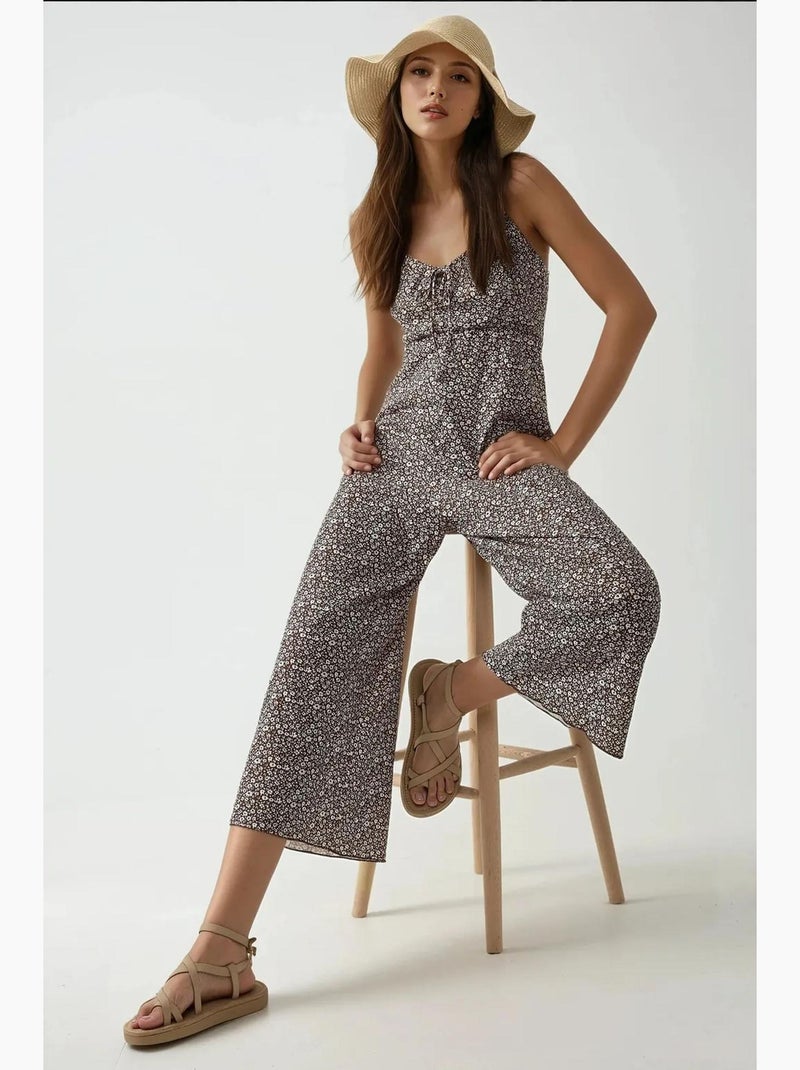 Tuta jumpsuit in maglia floreale a gamba larga con scollo a v hiccup Marrone chiaro - Kiabi