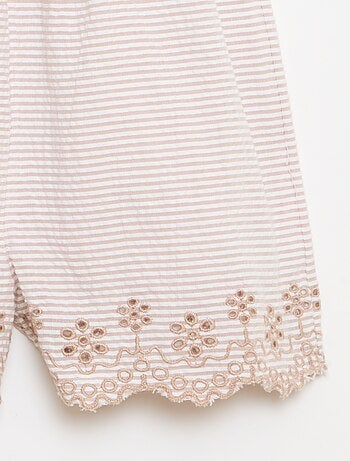 Tutina corta a righe in seersucker con smock e ricami