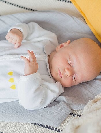 Tutina in ciniglia con tre cuoricini