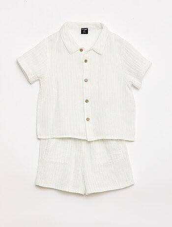 Un completo due pezzi camicia + pantaloncino