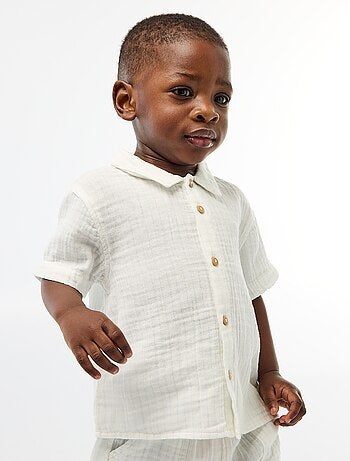 Un completo due pezzi camicia + pantaloncino