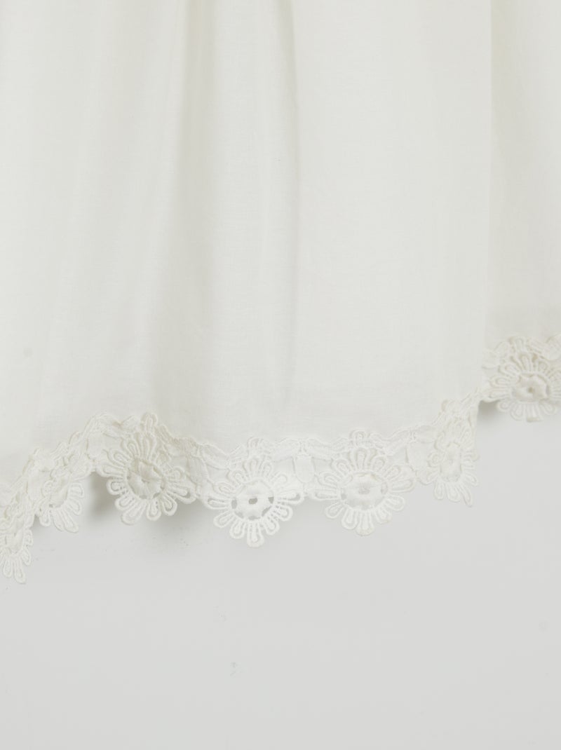 Vestito con volant e ricami BIANCO - Kiabi