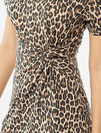 Vestito corto a maniche corte con effetto drappeggiato