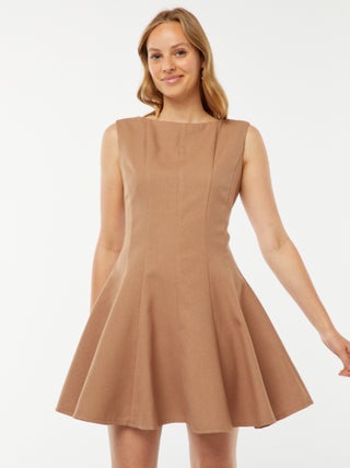 Vestito corto attillato senza maniche
