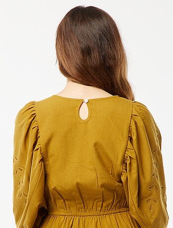 Vestito corto con maniche a sbuffo
