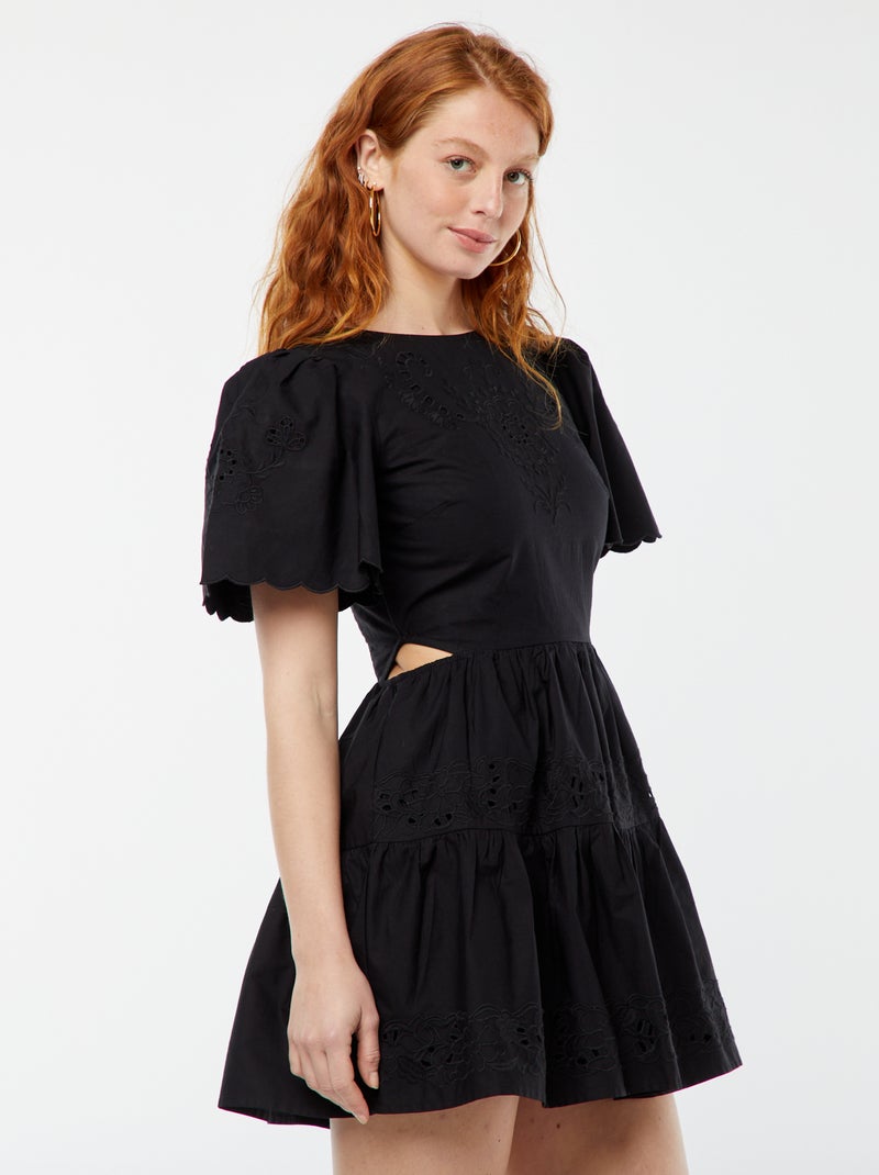 Vestito corto tinta unita con ricami sangallo nero - Kiabi