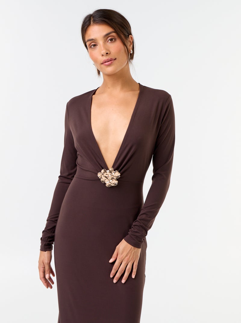 Vestito lungo a maniche lunghe con dettaglio gioiello Marrone - Kiabi