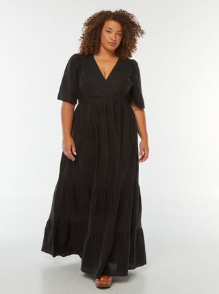 Vestito lungo con maniche corte e balze sul fondo