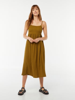 Vestito lungo con spalline aperto sulla schiena