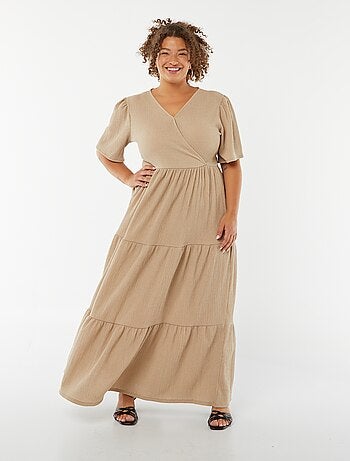 Vestito lungo goffrato a maniche corte con scollo incrociato