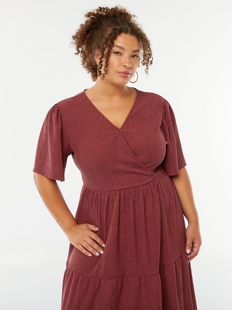 Vestito lungo goffrato a maniche corte con scollo incrociato Rosso - Kiabi