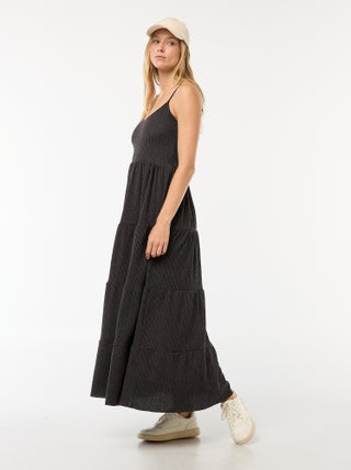 Vestito lungo goffrato con balze