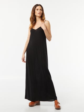 Vestito lungo in maglia effetto crêpe con spalline sottili